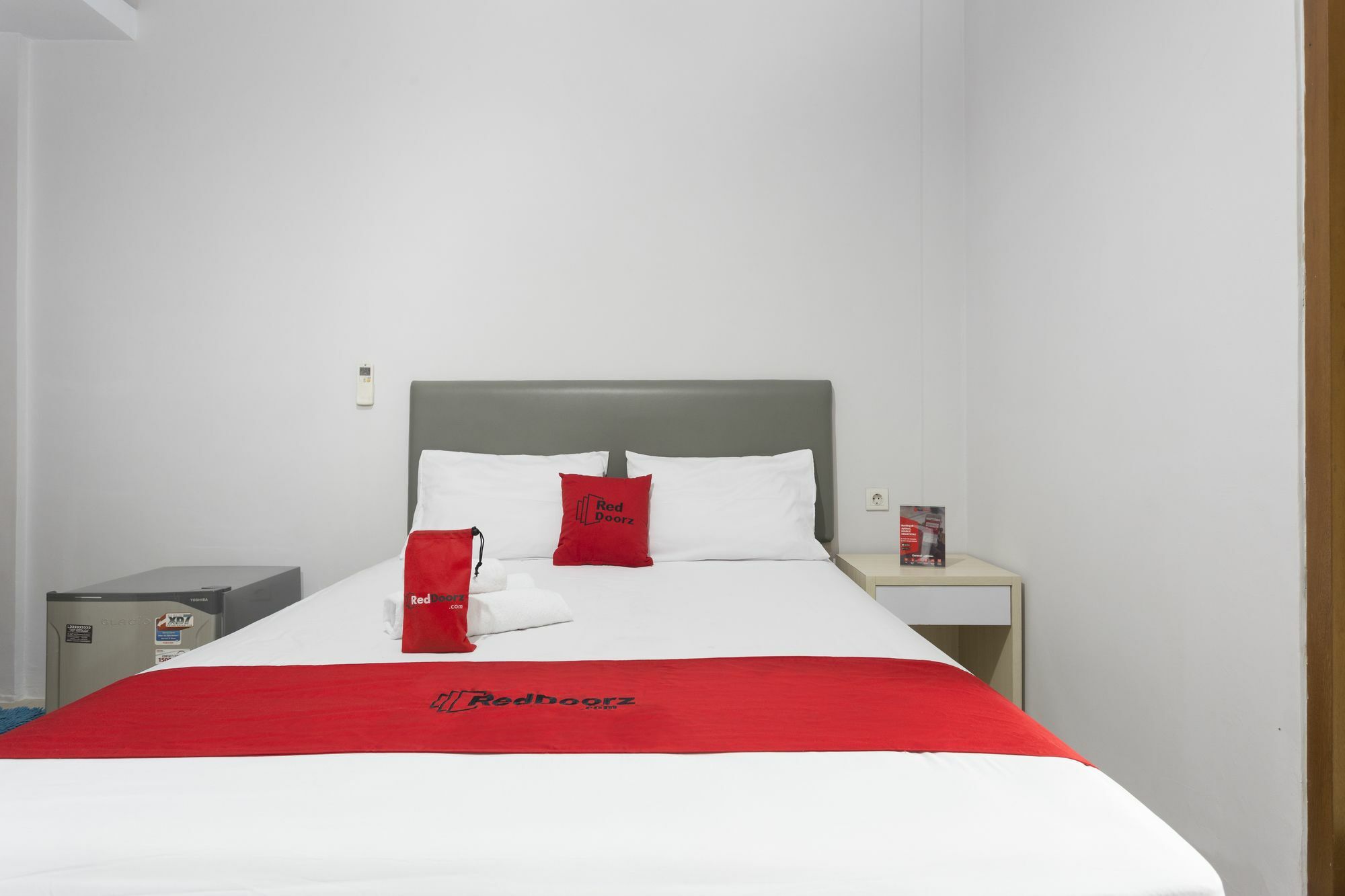 เรดดอร์ซ พลัส เนียร์ จิลันดะก์ ทาวน์สแควร์ 2 Hotel จาการ์ตา ภายนอก รูปภาพ