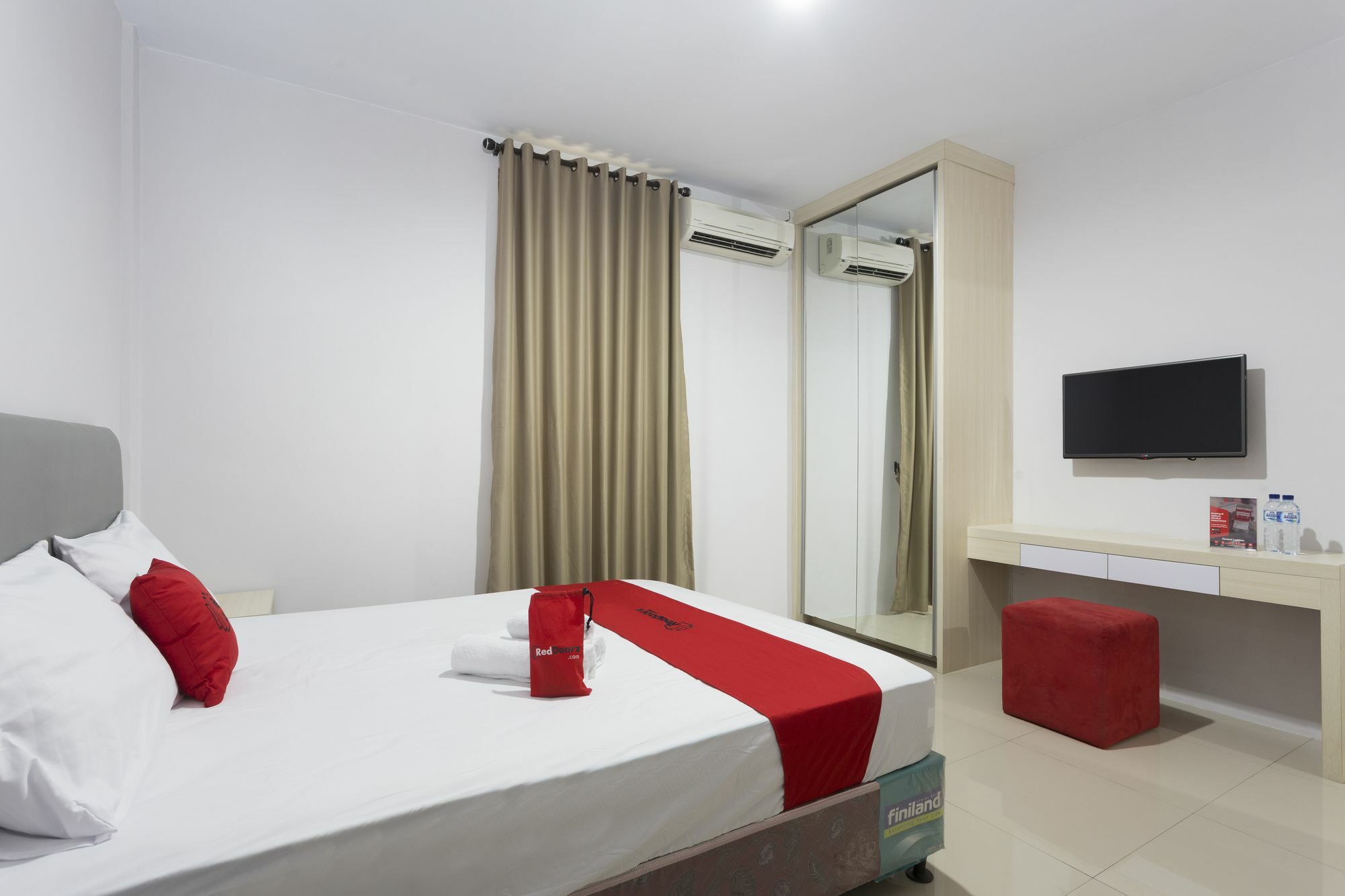 เรดดอร์ซ พลัส เนียร์ จิลันดะก์ ทาวน์สแควร์ 2 Hotel จาการ์ตา ภายนอก รูปภาพ