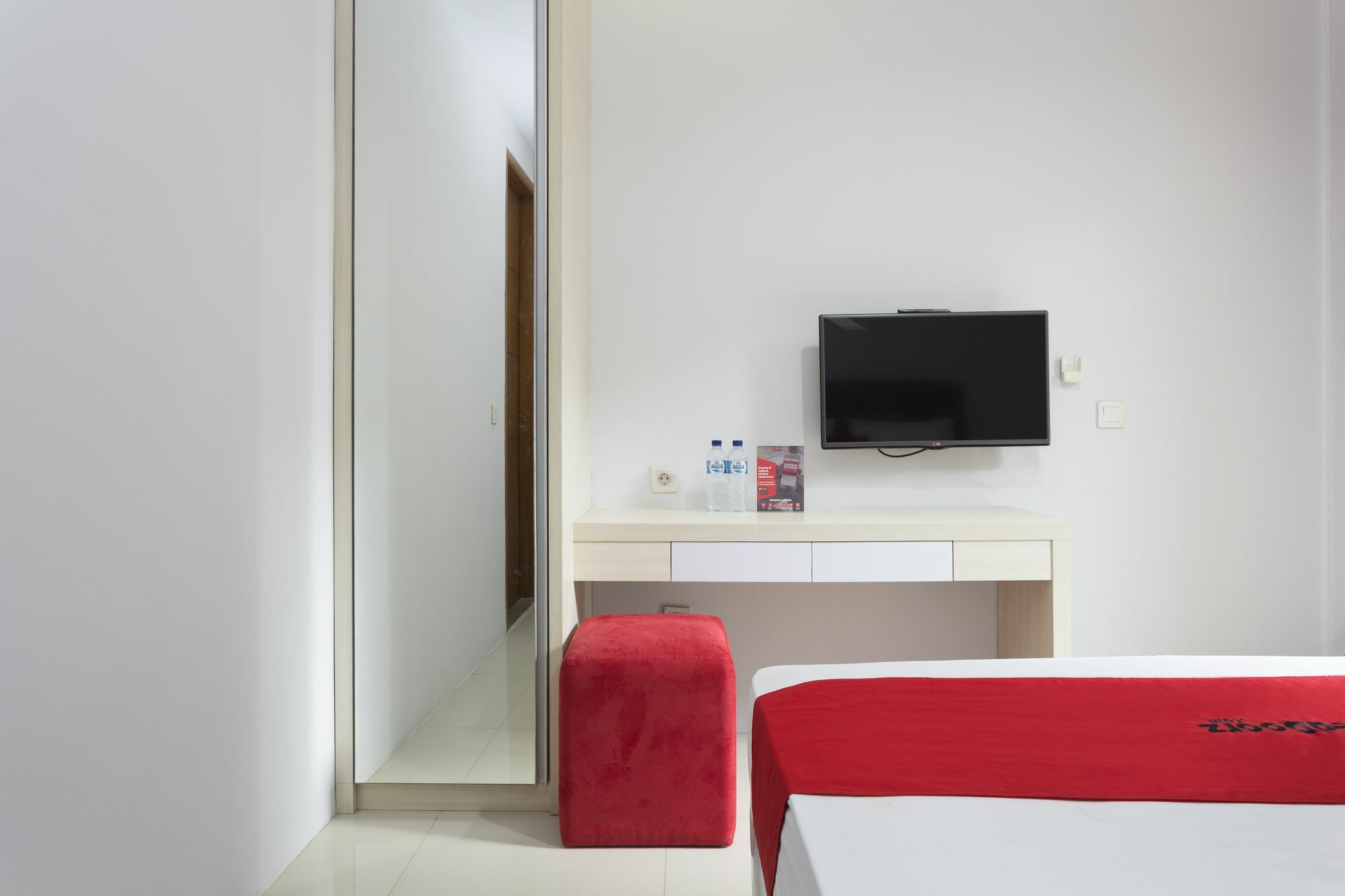 เรดดอร์ซ พลัส เนียร์ จิลันดะก์ ทาวน์สแควร์ 2 Hotel จาการ์ตา ภายนอก รูปภาพ