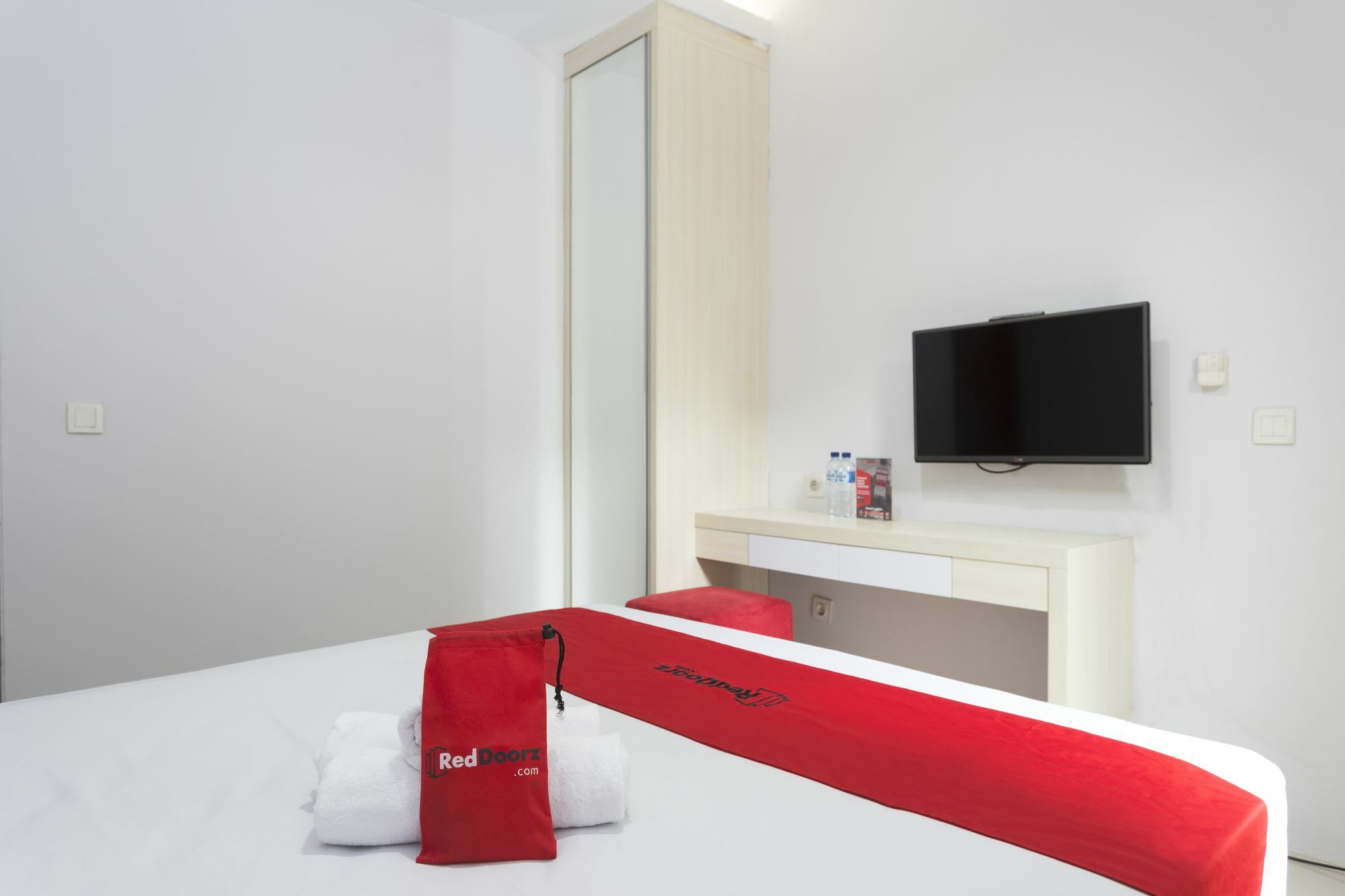 เรดดอร์ซ พลัส เนียร์ จิลันดะก์ ทาวน์สแควร์ 2 Hotel จาการ์ตา ภายนอก รูปภาพ